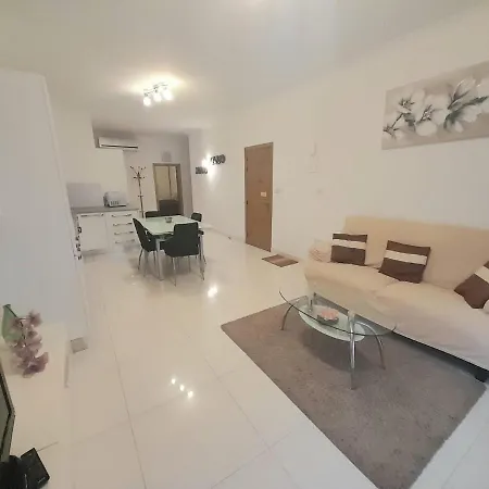 Fully Equipped Modern In *